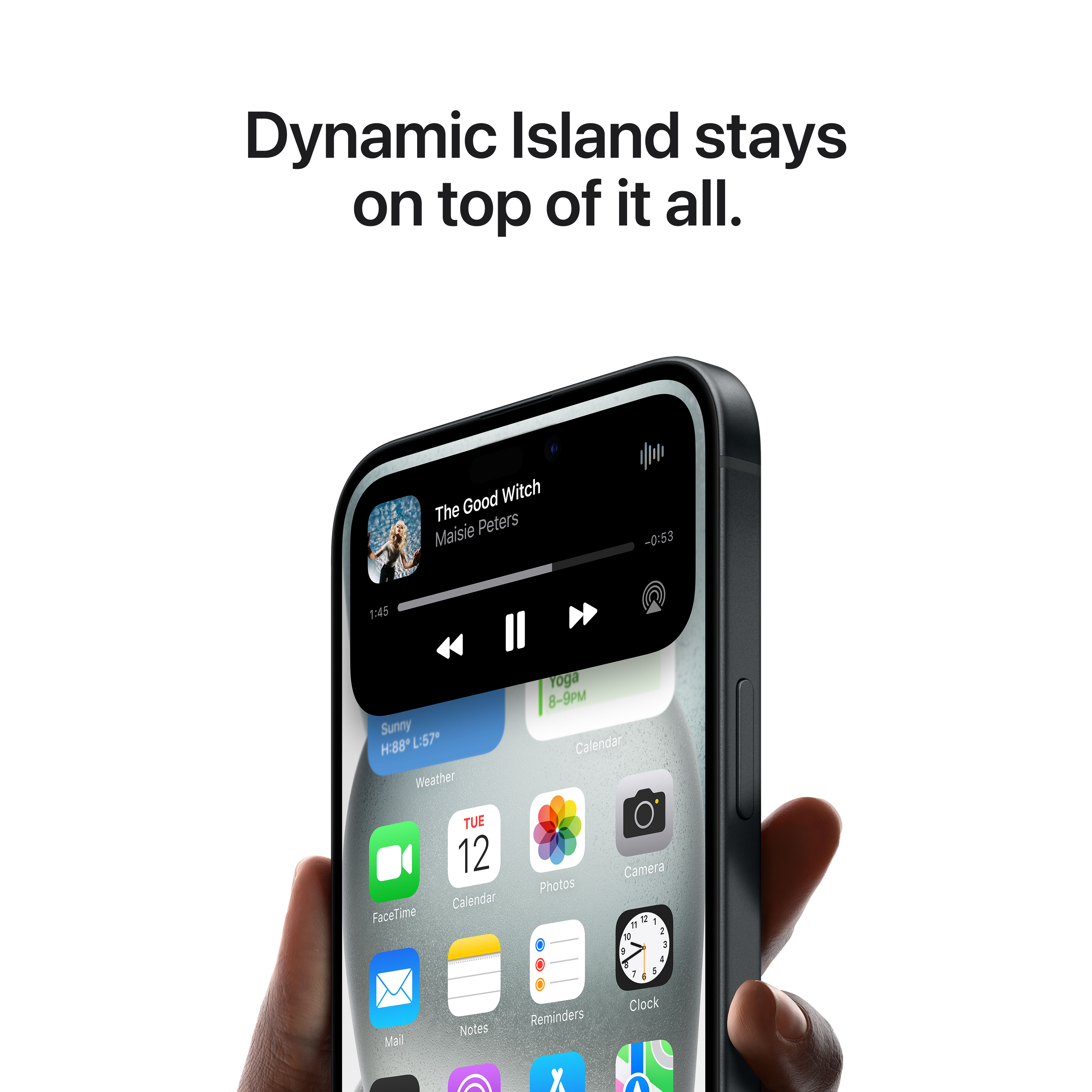 Ein iPhone-Bildschirm zeigt Dynamic Island mit Musikplayer und App-Symbolen. Das Telefon wird gehalten.