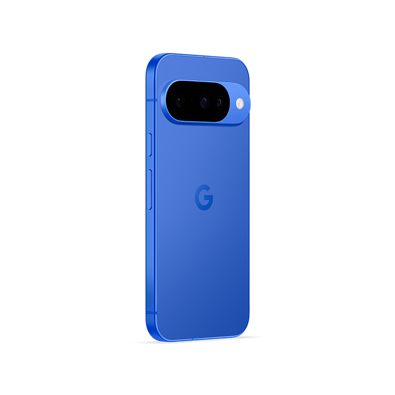 Blaues Google Pixel-Telefon, Rückansicht. Verfügt über eine Kameraleiste mit Objektiven, ein Google-Logo und Seitentasten. Weißer Hintergrund.