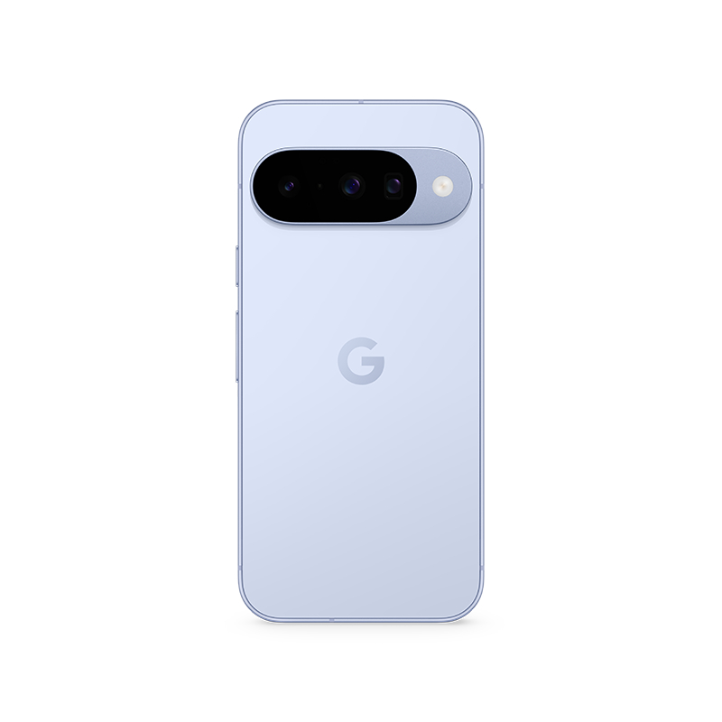 Rückansicht eines hellblauen Google Pixel-Telefons. Es hat eine Kameraleiste mit drei Linsen und ein 'G'-Logo. Das Telefon ist auf weißem Hintergrund.