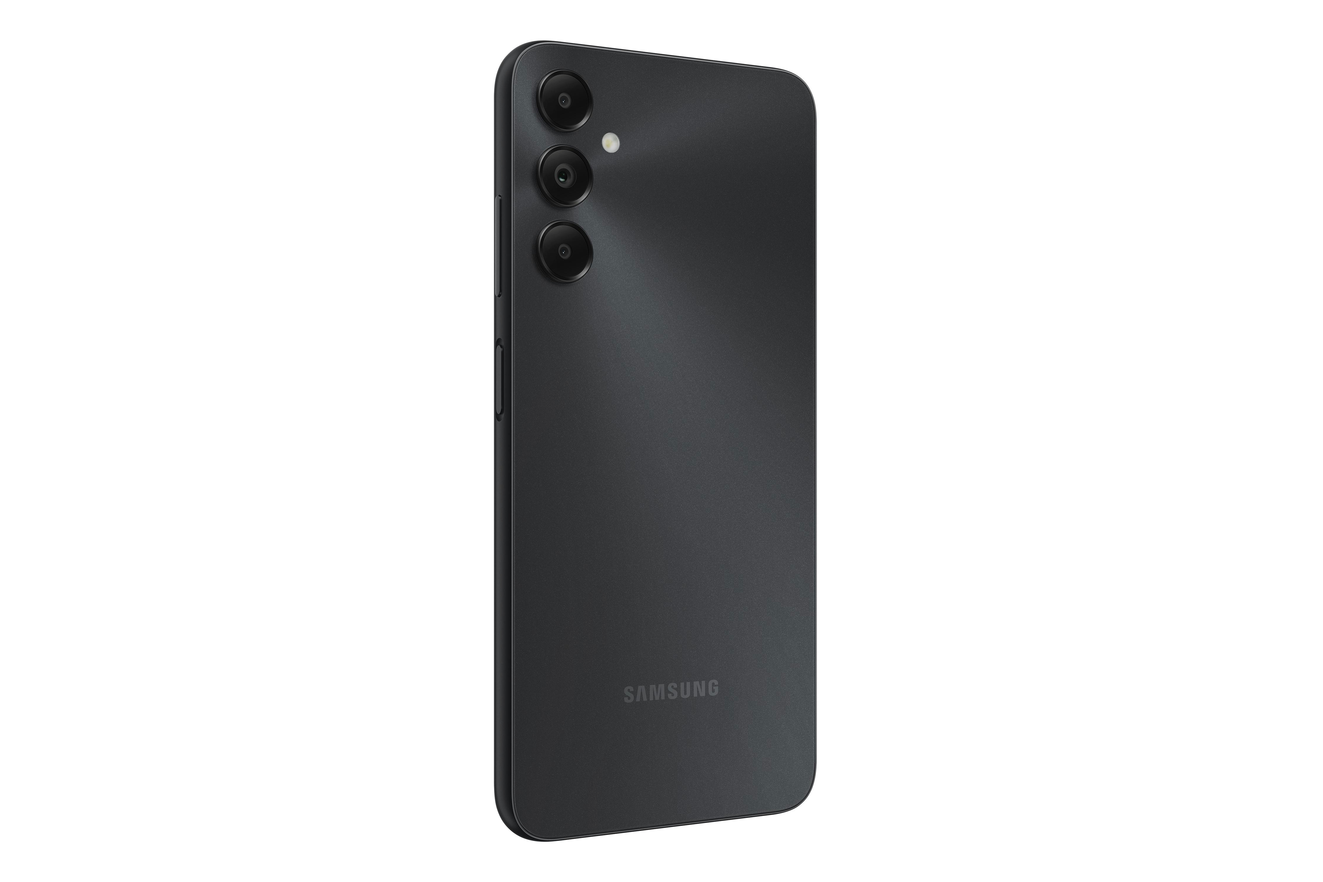 Schwarzes Telefon mit Dreifachkamera auf der Rückseite. Das Telefon steht aufrecht.