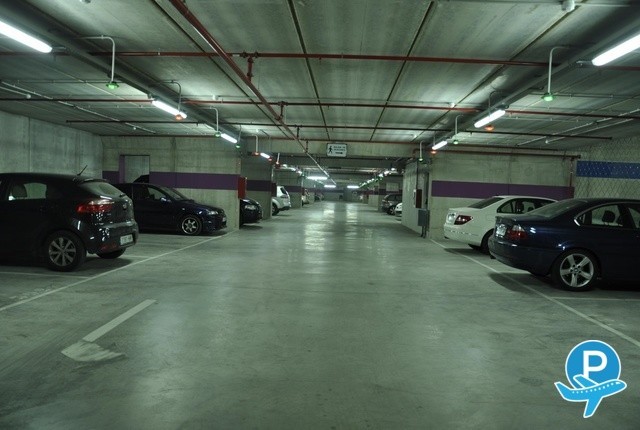 garaje cubierto de oliveral parking en el aeropuerto de sevilla
